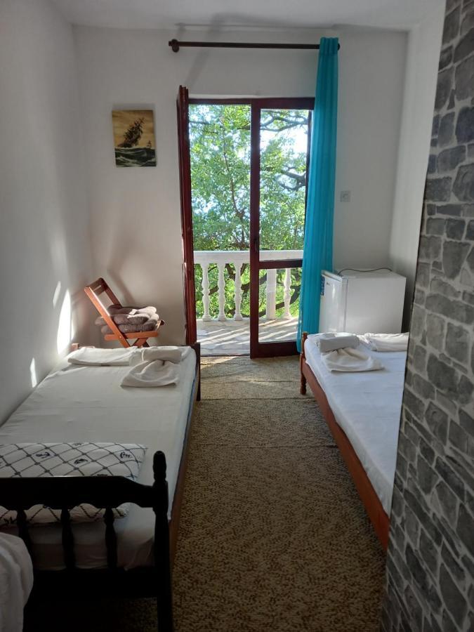 Sea View Hotel Risan Exterior photo
